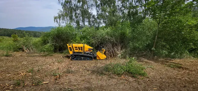 McConnel ROBOCUT T400 and T500 remote tool carrier family